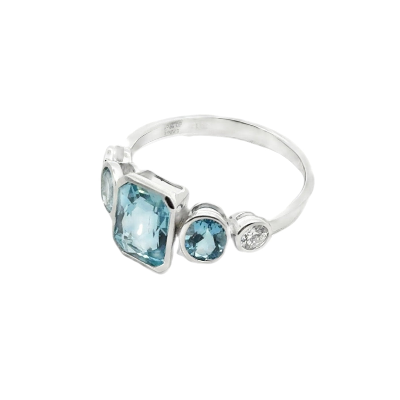 Celeste Shine – 14kt Weißgold Ring mit Aquamarin und Brillanten
